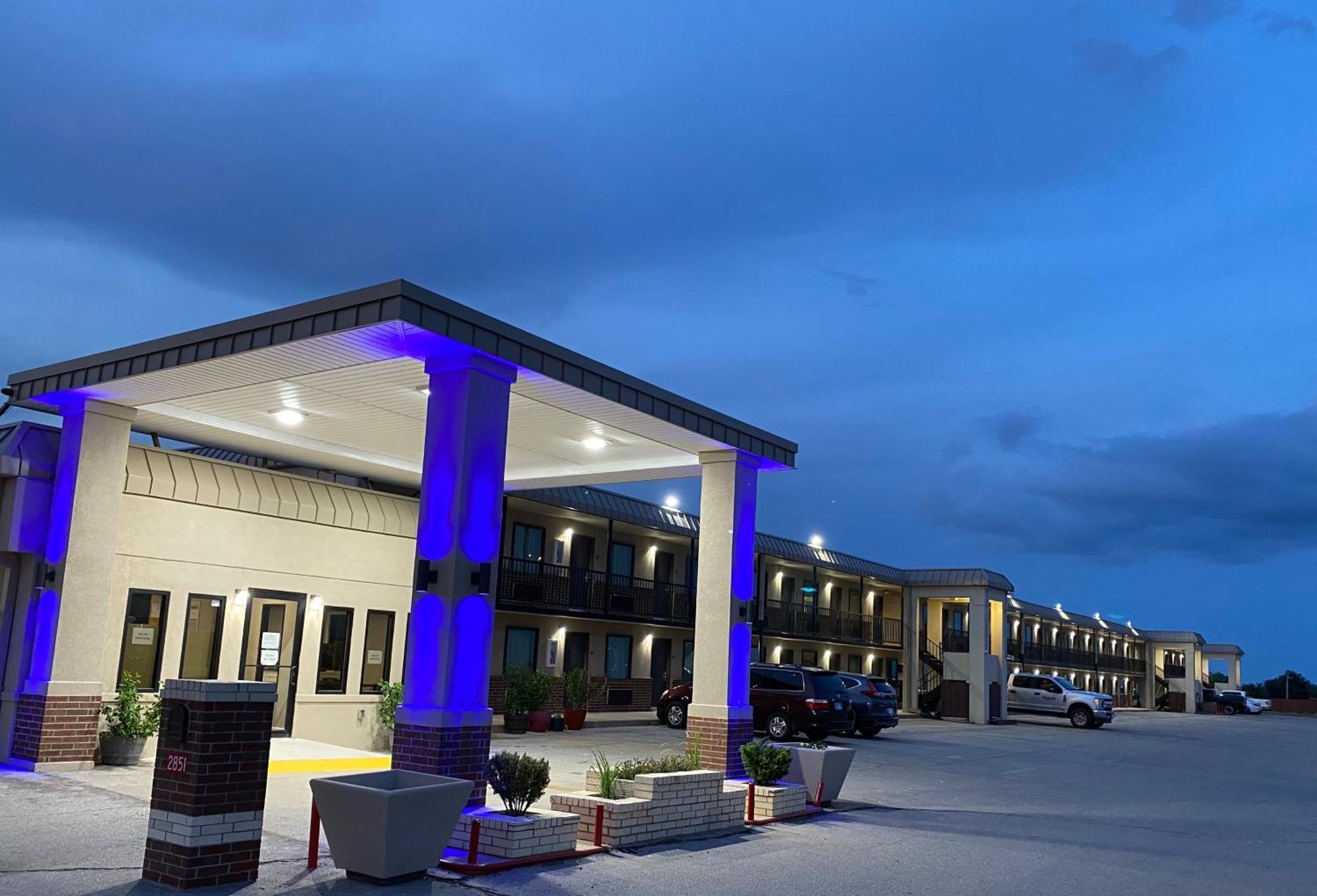 Hotel 81 El Reno Экстерьер фото